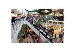 Consumer Confidence Hits 2 1/2-Year High